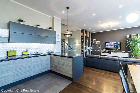 Благоустроенный озеленённый двор, закрытый двор, въездные ворота оснащены Rīga