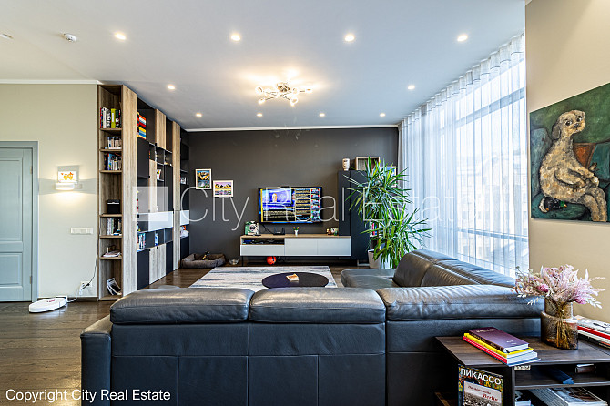 Labiekārtots apzaļumots pagalms, slēgts pagalms, teritorijas iebrauktuves vārti aprīkoti ar Rīga - foto 10