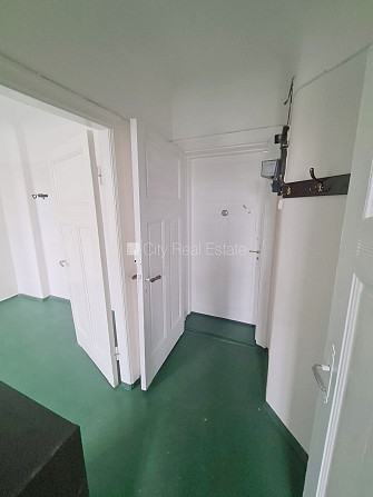 Pagalma māja, renovēta māja, slēgta teritorija, ieeja no pagalma, kāpņu telpa pēc Rīga - foto 10