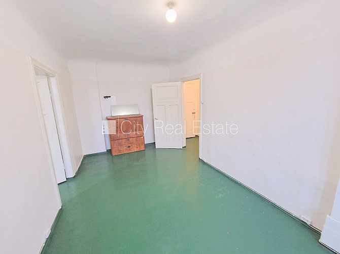 Pagalma māja, renovēta māja, slēgta teritorija, ieeja no pagalma, kāpņu telpa pēc Rīga - foto 8