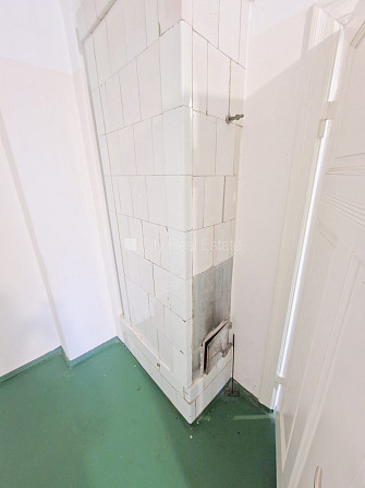 Pagalma māja, renovēta māja, slēgta teritorija, ieeja no pagalma, kāpņu telpa pēc Rīga - foto 5