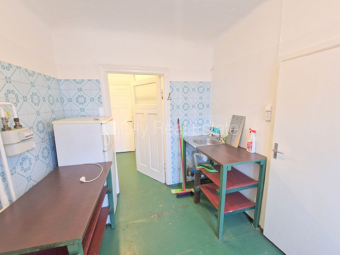 Pagalma māja, renovēta māja, slēgta teritorija, ieeja no pagalma, kāpņu telpa pēc Rīga - foto 12