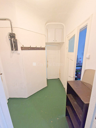 Pagalma māja, renovēta māja, slēgta teritorija, ieeja no pagalma, kāpņu telpa pēc Rīga - foto 18