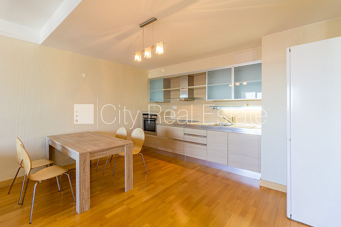 Projekts - Panorama Plaza, jaunceltne, fasādes māja, slēgta teritorija, iespēja nomāt pazemes Rīga - foto 2