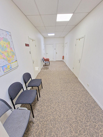 Fasādes māja, renovēta māja, ieeja no ielas, ir lifts, kāpņu telpa pēc kosmētiskā remonta, Rīga - foto 4