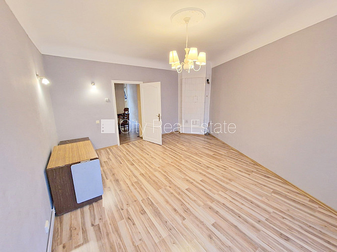 Fasādes māja, renovēta māja, ieeja no ielas, kāpņu telpa pēc kosmētiskā remonta, logi Rīga - foto 4