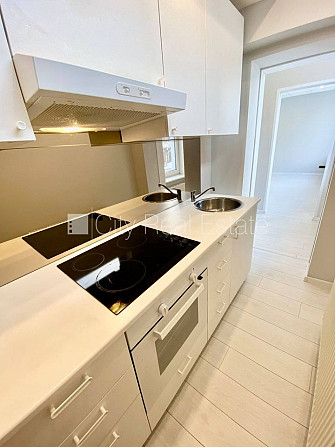 Fasādes māja, renovēta māja, ieeja no ielas, ir lifts, kāpņu telpa pēc kapitālā remonta, Rīga - foto 10