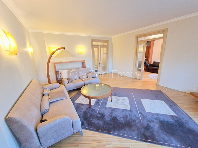 Fasādes māja, restaurēta māja, ieeja no ielas, ir lifts, kāpņu telpa pēc kosmētiskā Rīga - foto 2