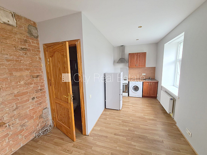 Pagalma ēka, renovēta māja, slēgts pagalms, ieeja no ielas un pagalma, kāpņu telpa pēc Rīga - foto 2