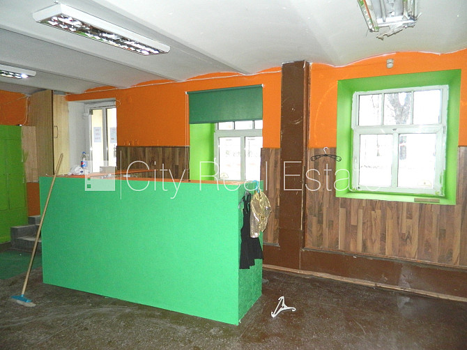 Fasādes māja, renovēta māja, vieta automašīnai, ieeja no ielas, puspagrabs, logi vērsti uz Rīga - foto 6