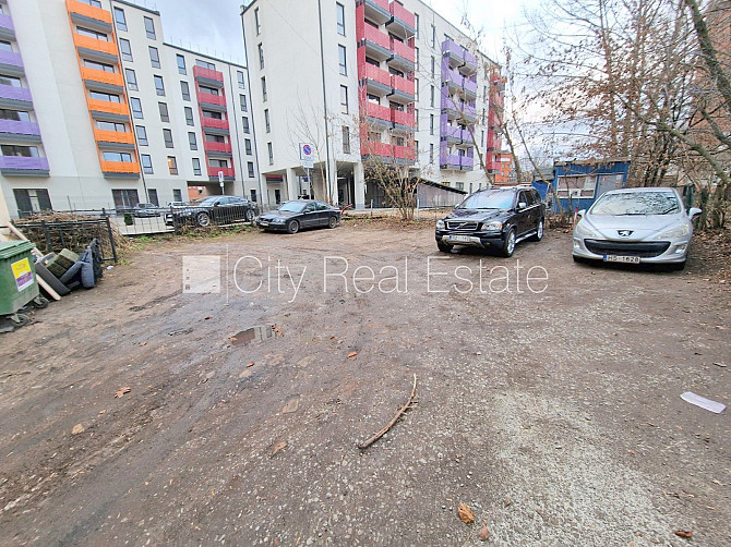 Fasādes māja, renovēta māja, vieta automašīnai, ieeja no ielas, puspagrabs, logi vērsti uz Rīga - foto 17