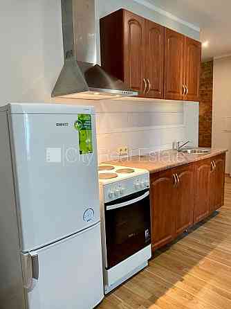 Фасадный дом, реновированный дом, закрытый двор, вход со двора, лестничная клетка Rīga