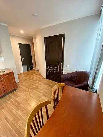 Фасадный дом, реновированный дом, закрытый двор, вход со двора, лестничная клетка Rīga