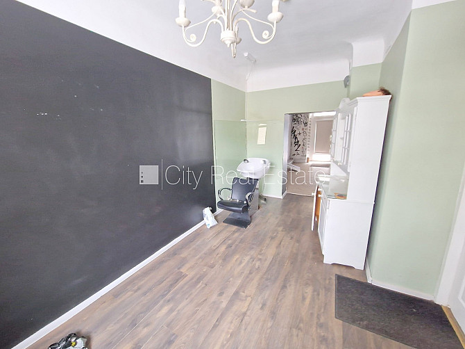 Fasādes māja, slēgts pagalms, vieta automašīnai, ieeja no ielas, logi vērsti uz ielas pusi, Rīga - foto 19