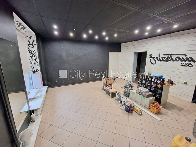 Fasādes māja, slēgts pagalms, vieta automašīnai, ieeja no ielas, logi vērsti uz ielas pusi, Rīga - foto 13