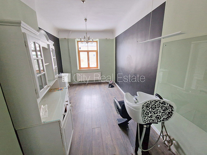 Fasādes māja, slēgts pagalms, vieta automašīnai, ieeja no ielas, logi vērsti uz ielas pusi, Rīga - foto 18