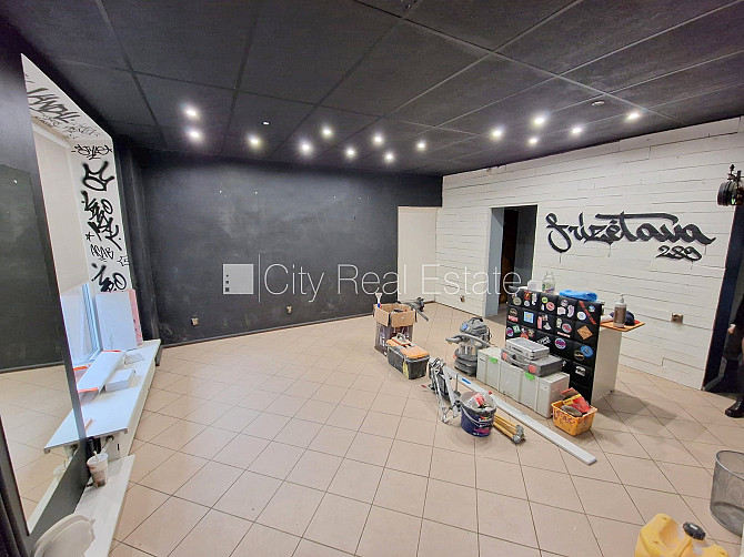 Fasādes māja, slēgts pagalms, vieta automašīnai, ieeja no ielas, logi vērsti uz ielas pusi, Rīga - foto 7