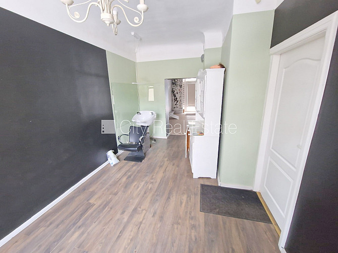 Fasādes māja, slēgts pagalms, vieta automašīnai, ieeja no ielas, logi vērsti uz ielas pusi, Rīga - foto 20