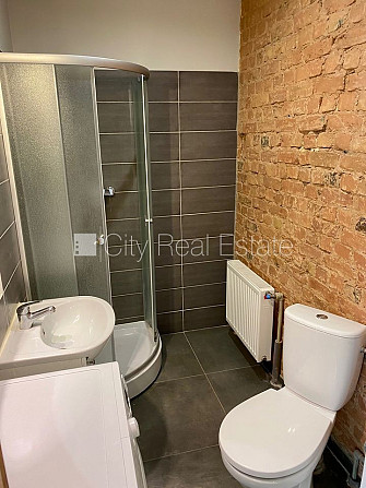 Pagalma ēka, renovēta māja, slēgts pagalms, ieeja no ielas un pagalma, kāpņu telpa pēc Rīga - foto 10