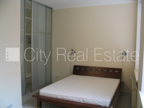 Fasādes māja, logi vērsti uz ielas pusi, guļamistabu skaits 1 gab., viena istaba izolēta, Rīga - foto 7