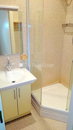 Fasādes māja, logi vērsti uz ielas pusi, guļamistabu skaits 1 gab., viena istaba izolēta, Rīga - foto 11