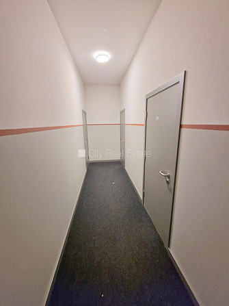 Pagalma ēka, renovēta māja, slēgts pagalms, ieeja no ielas un pagalma, kāpņu telpa pēc Rīga - foto 15