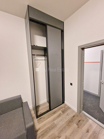 Pagalma ēka, renovēta māja, slēgts pagalms, ieeja no ielas un pagalma, kāpņu telpa pēc Rīga - foto 13