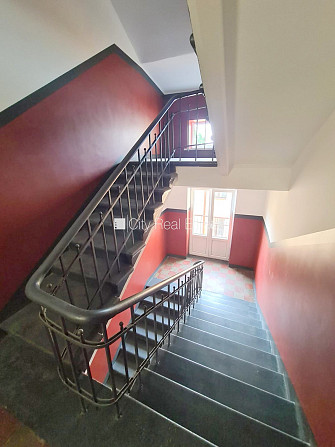 Pagalma ēka, renovēta māja, slēgts pagalms, ieeja no ielas un pagalma, kāpņu telpa pēc Rīga - foto 17