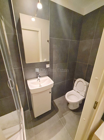 Pagalma ēka, renovēta māja, slēgts pagalms, ieeja no ielas un pagalma, kāpņu telpa pēc Rīga - foto 15