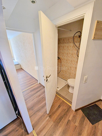 Zeme īpašumā, koka māja, fasādes māja, fasāde ar koka apdari, ieeja no pagalma, logi vērsti Rīgas rajons - foto 18