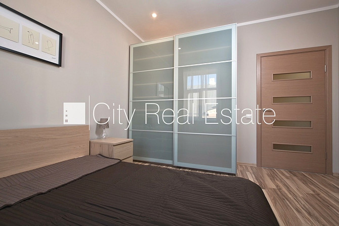 Fasādes māja, renovēta māja, slēgts pagalms, iespēja nomāt autostāvvietu, kāpņu telpa Rīga - foto 5