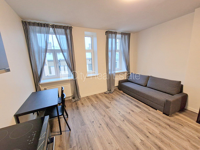 Pagalma ēka, renovēta māja, slēgts pagalms, ieeja no ielas un pagalma, kāpņu telpa pēc Rīga - foto 3