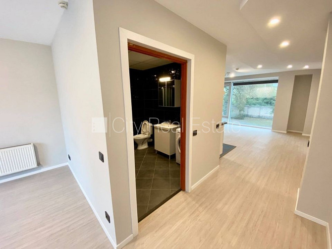 Fasādes māja, renovēta māja, slēgta teritorija, ieeja no ielas, ir lifts, kāpņu telpa pēc Rīga - foto 8