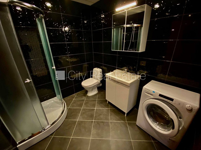 Fasādes māja, renovēta māja, slēgta teritorija, ieeja no ielas, ir lifts, kāpņu telpa pēc Rīga - foto 14