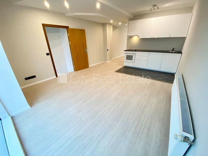 Fasādes māja, renovēta māja, slēgta teritorija, ieeja no ielas, ir lifts, kāpņu telpa pēc Rīga - foto 6