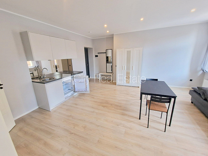 Fasādes māja, renovēta māja, slēgts pagalms, ieeja no ielas un pagalma, kāpņu telpa pēc Rīga - foto 14