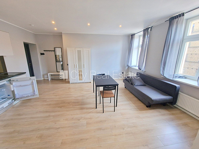 Fasādes māja, renovēta māja, slēgts pagalms, ieeja no ielas un pagalma, kāpņu telpa pēc Rīga - foto 15