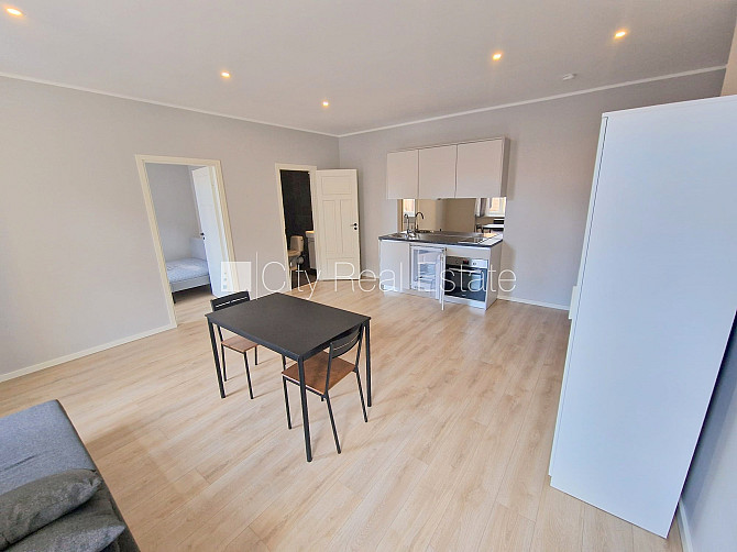 Fasādes māja, renovēta māja, slēgts pagalms, ieeja no ielas un pagalma, kāpņu telpa pēc Rīga - foto 2