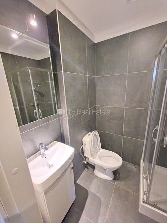 Pagalma ēka, renovēta māja, slēgts pagalms, ieeja no ielas un pagalma, kāpņu telpa pēc Rīga - foto 16