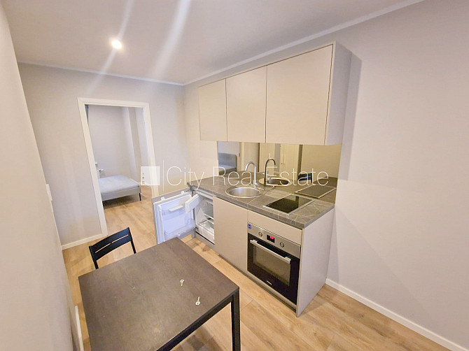 Pagalma ēka, renovēta māja, slēgts pagalms, ieeja no ielas un pagalma, kāpņu telpa pēc Rīga - foto 3