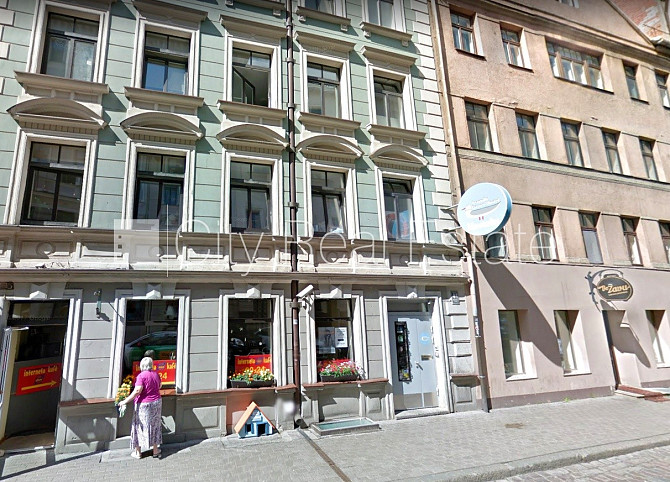 Fasādes māja, bruģēts piebraucamais ceļš, ieeja no ielas, logi vērsti mājas abās pusēs, Rīga - foto 10