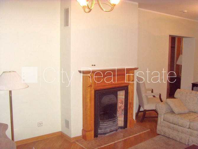 Фасадный дом, реновированный дом, объект охраняет физическая охрана, вход с Рига - изображение 8