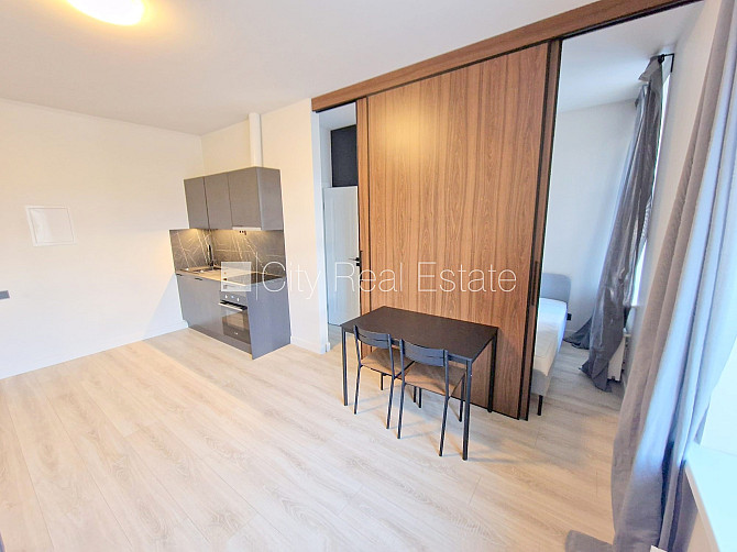 Фасадный дом, реновированный дом, закрытый двор, вход с улицы, лифт, лестничная Рига - изображение 7