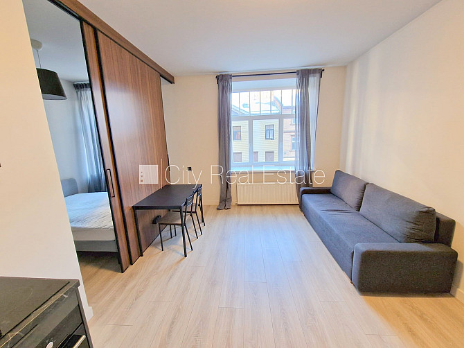 Фасадный дом, реновированный дом, закрытый двор, вход с улицы, лифт, лестничная Рига - изображение 10