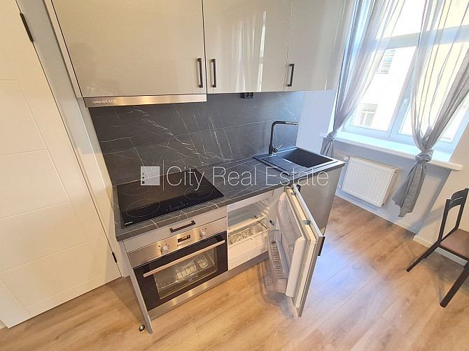 Pagalma ēka, renovēta māja, slēgts pagalms, ieeja no ielas un pagalma, ir lifts, kāpņu telpa Rīga - foto 10