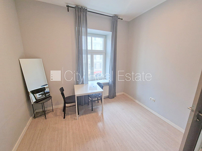 Fasādes māja, renovēta māja, slēgts pagalms, ieeja no ielas, kāpņu telpa pēc kapitālā Rīga - foto 4