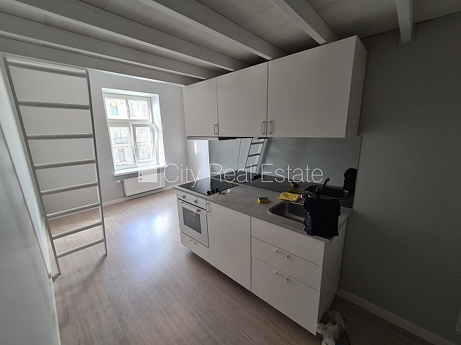 Fasādes māja, renovēta māja, slēgts pagalms, ieeja no ielas, kāpņu telpa pēc kapitālā Rīga - foto 6