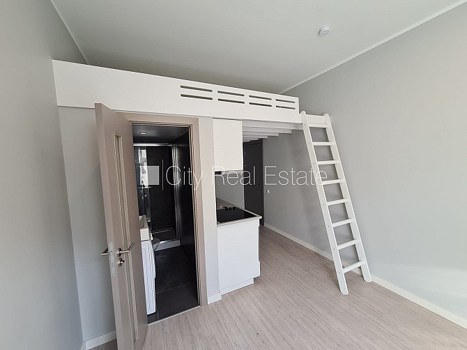 Fasādes māja, renovēta māja, slēgts pagalms, ieeja no ielas, kāpņu telpa pēc kapitālā Rīga - foto 8