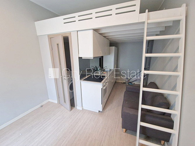 Fasādes māja, renovēta māja, slēgts pagalms, ieeja no ielas, kāpņu telpa pēc kapitālā Rīga - foto 9