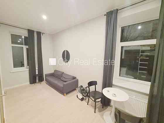 Здание во дворе, реновированный дом, закрытый двор, вход с улицы и со двора, Rīga